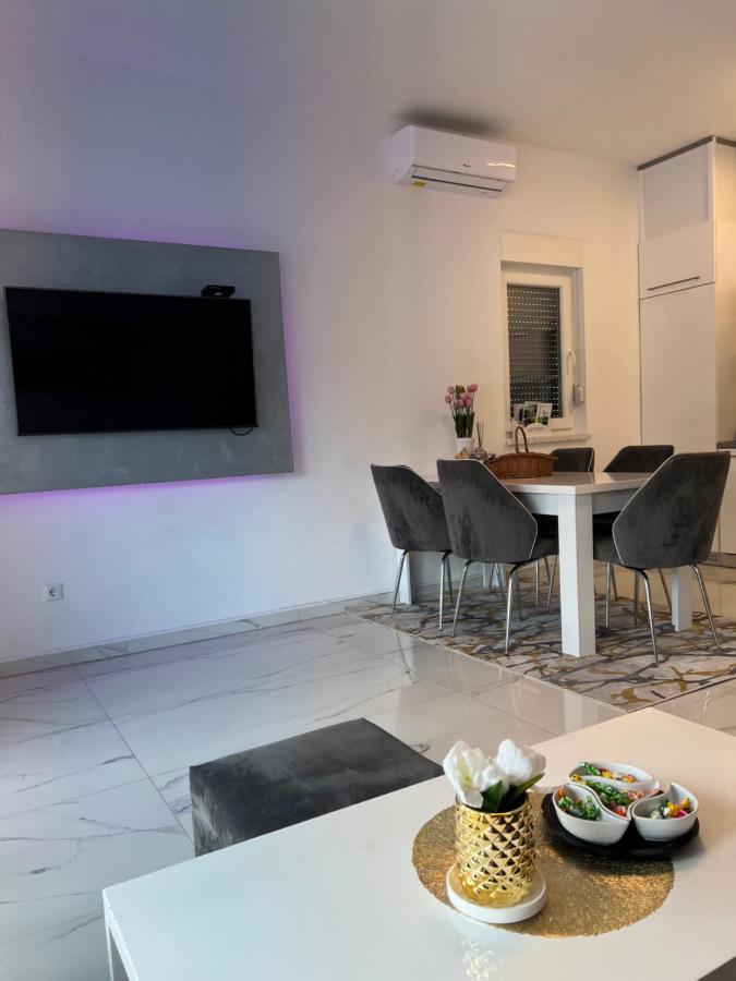 Willa River Luxury House